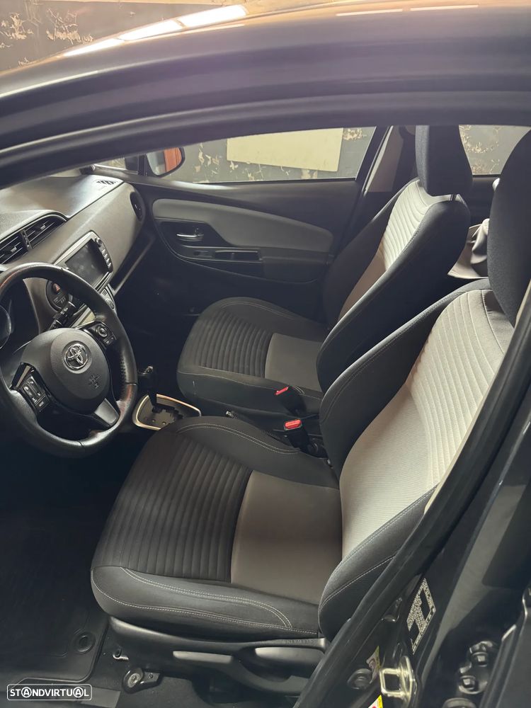 Toyota Yaris 1.5 HSD Comfort+P.Style - 13