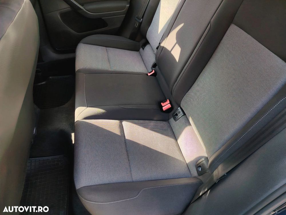 Volkswagen Golf 1.6 TDI DPF BlueMotion Technology Comfortline - 12