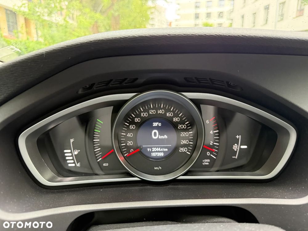 Volvo V40 Cross Country D4 Momentum - 16