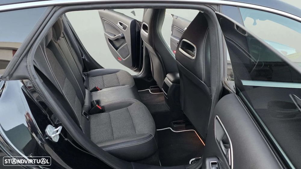 Mercedes-Benz CLA 180 Shooting Brake d AMG Line - 12