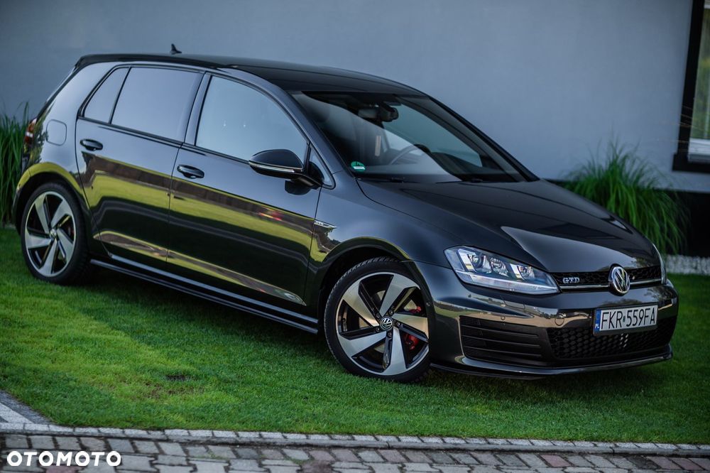 Volkswagen Golf - 34