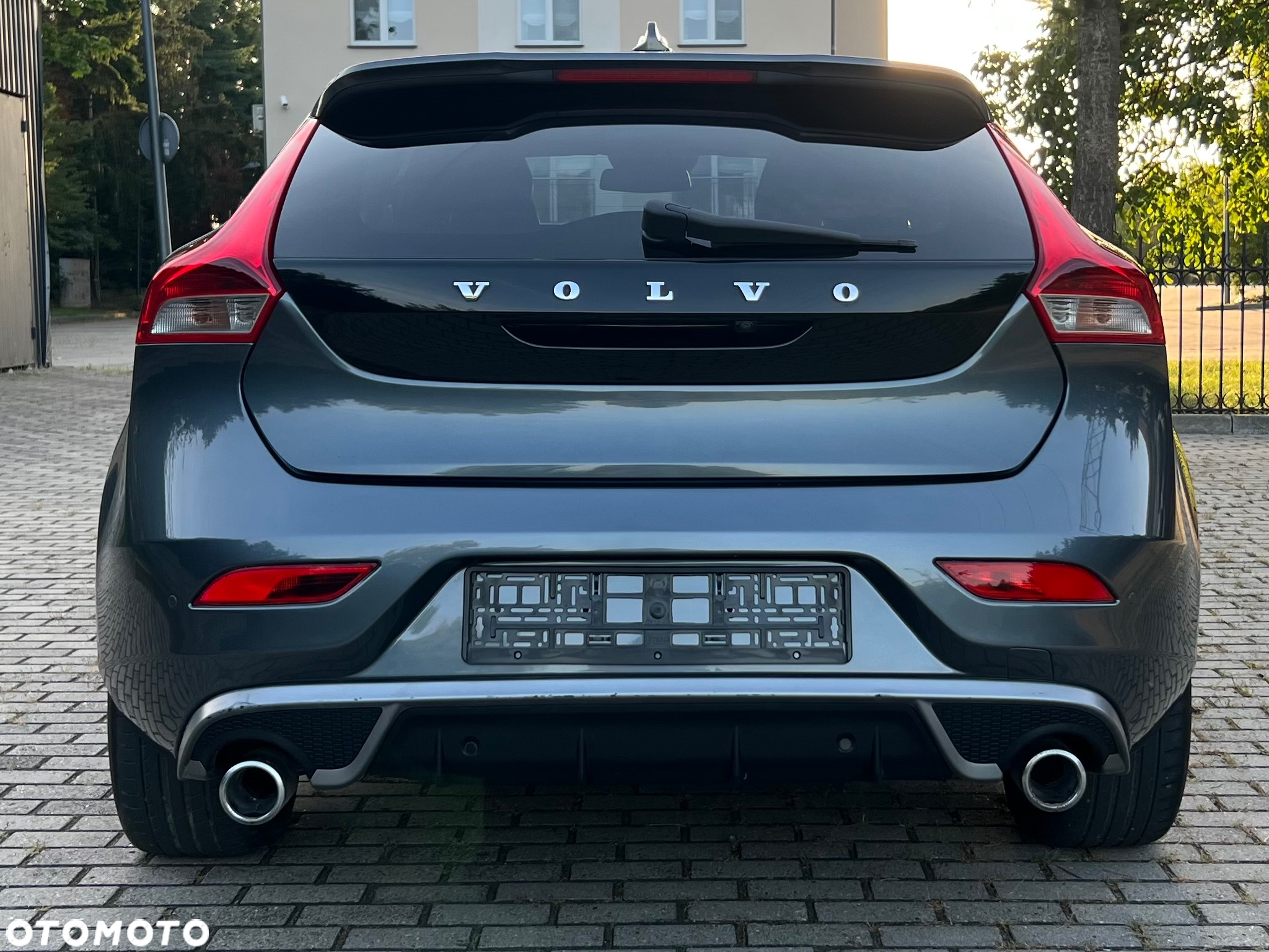 Volvo V40 D3 R-Design Summum - 6