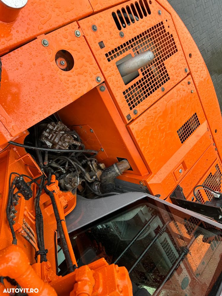 Hitachi ZX135US - 11