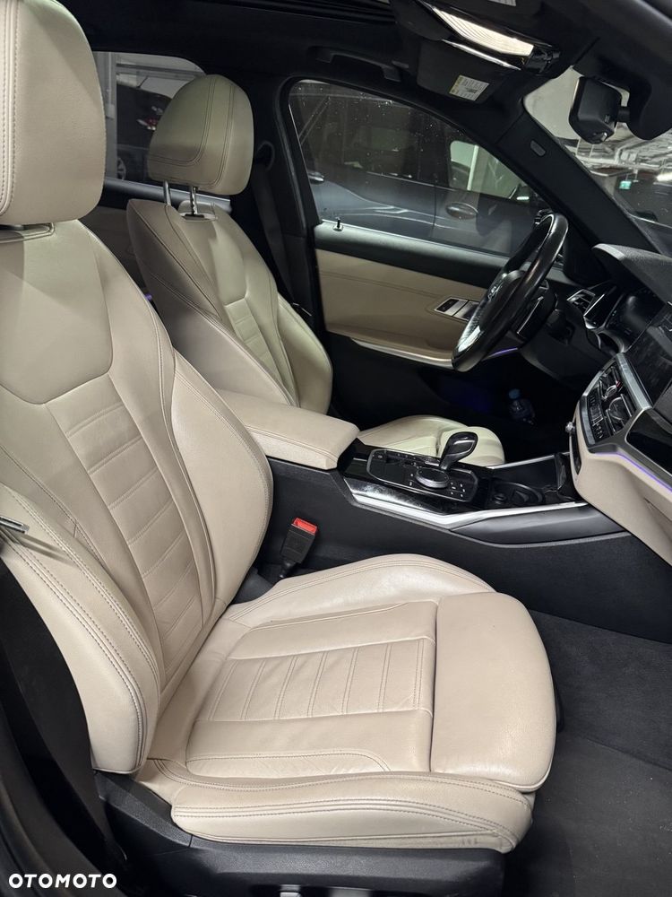 BMW Seria 3 330i xDrive - 15