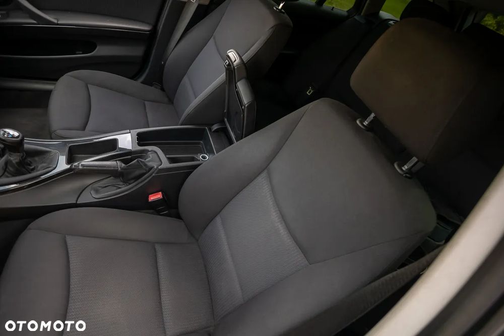 BMW Seria 3 318d DPF Edition Sport - 13