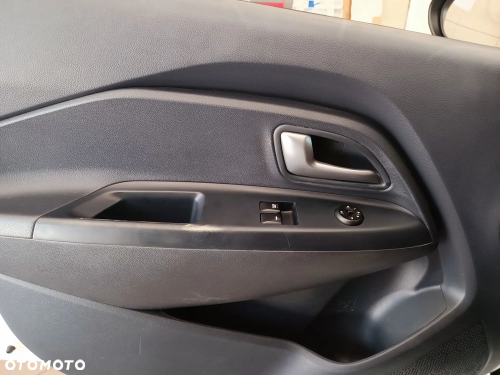 Kia Rio 1.2 Attract - 23
