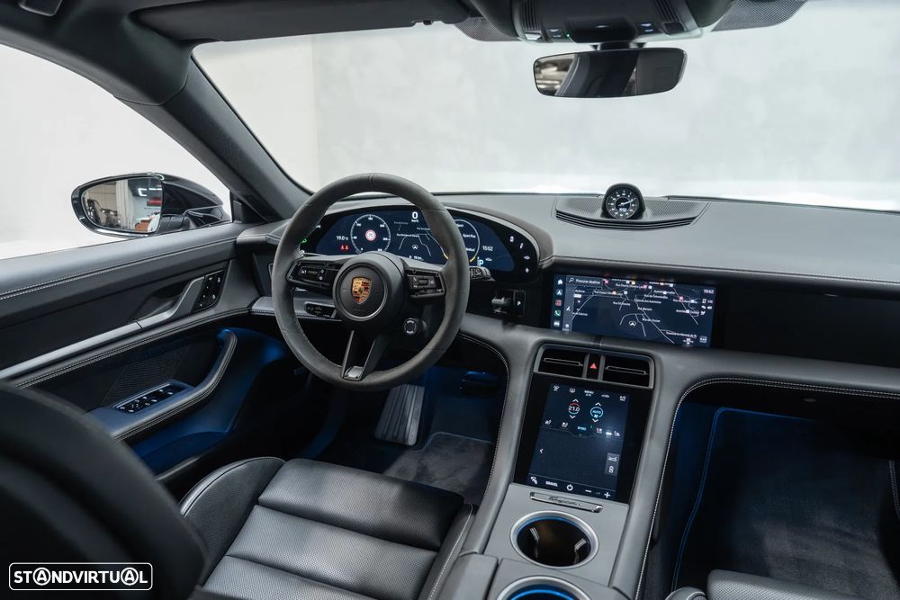 Porsche Taycan Cross Turismo 4 - 24