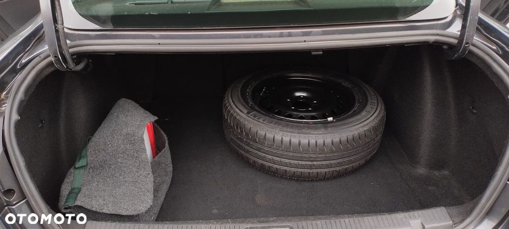 Renault Fluence 1.6 16V Expression - 8