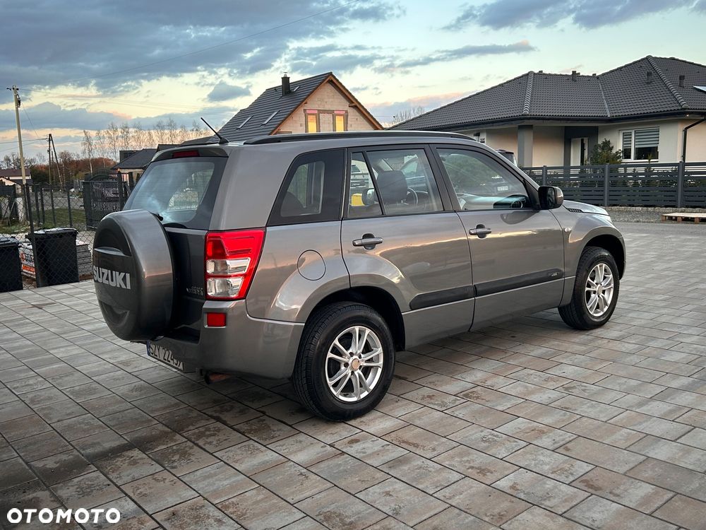 Suzuki Grand Vitara 2.0 - 18