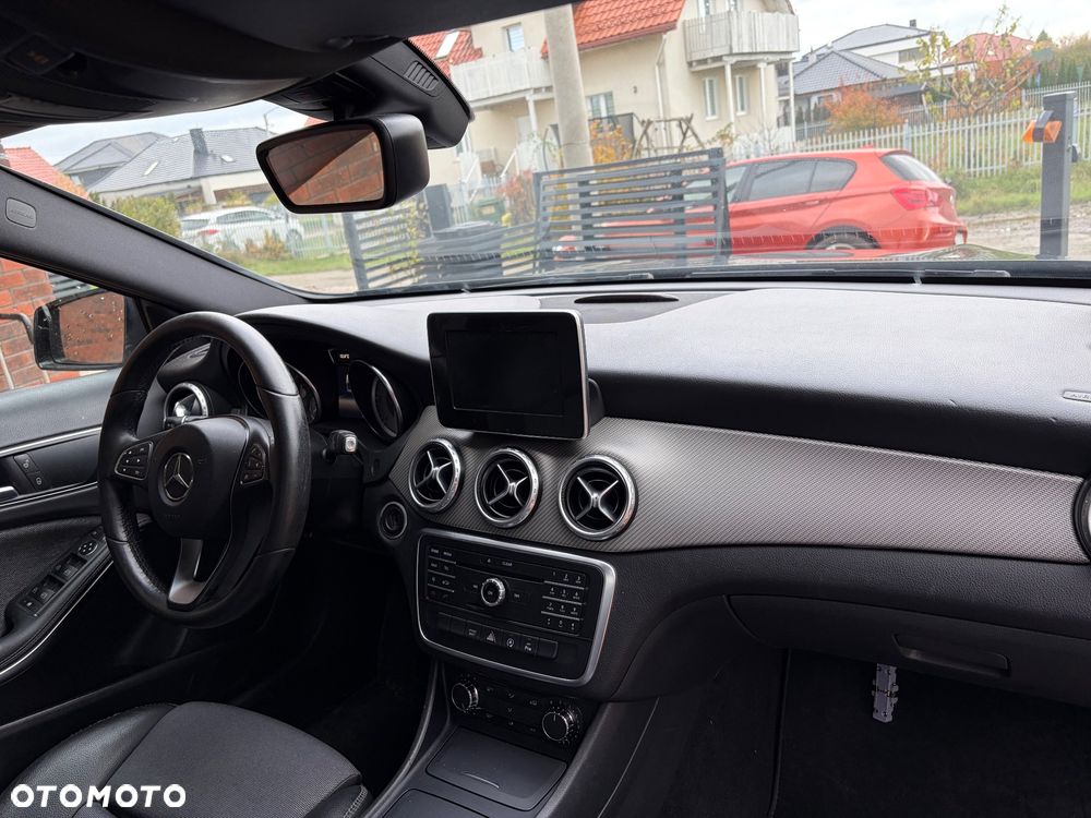Mercedes-Benz GLA 180 d 7G-DCT - 15