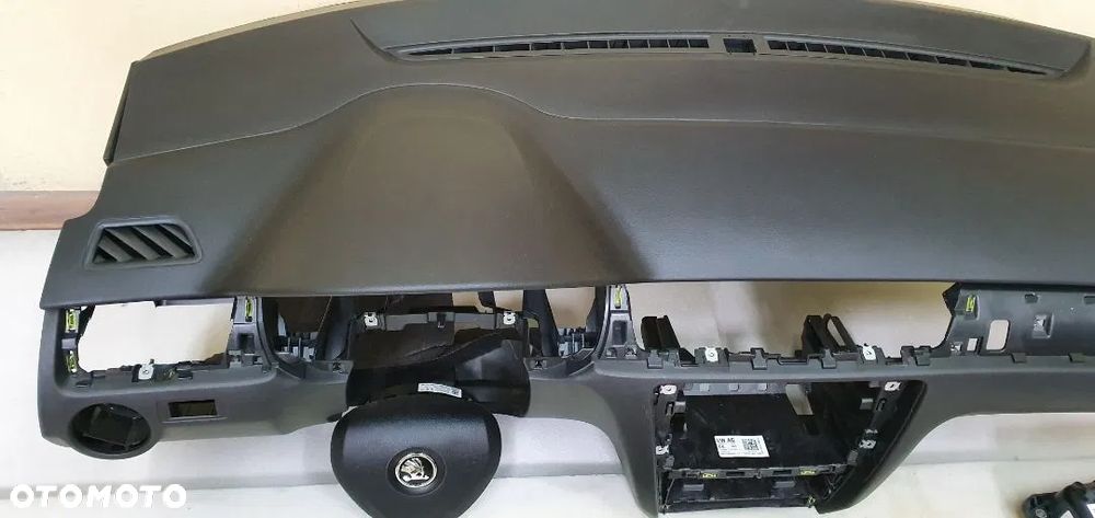 Skoda Rapid Deska kokpit konsola poduszki pasy - 2