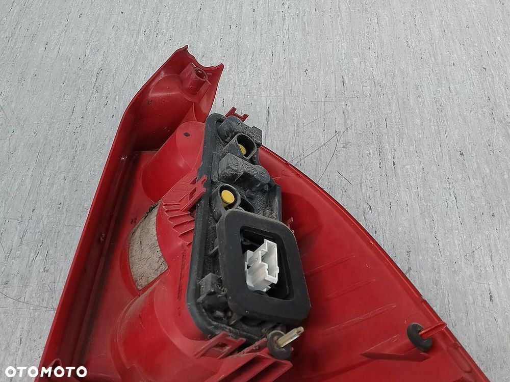 LAMPA TYLNA LEWA PEUGEOT 307 SW 557686A KOMBI - 7