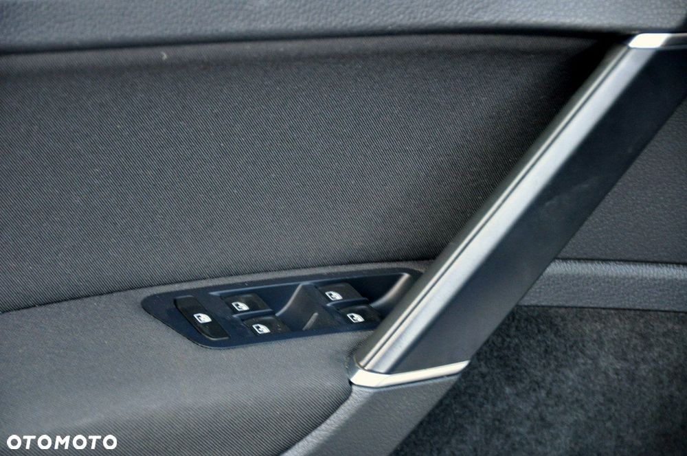 Volkswagen Golf - 37