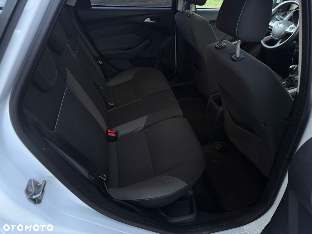 Ford Focus 1.6 Ambiente - 24