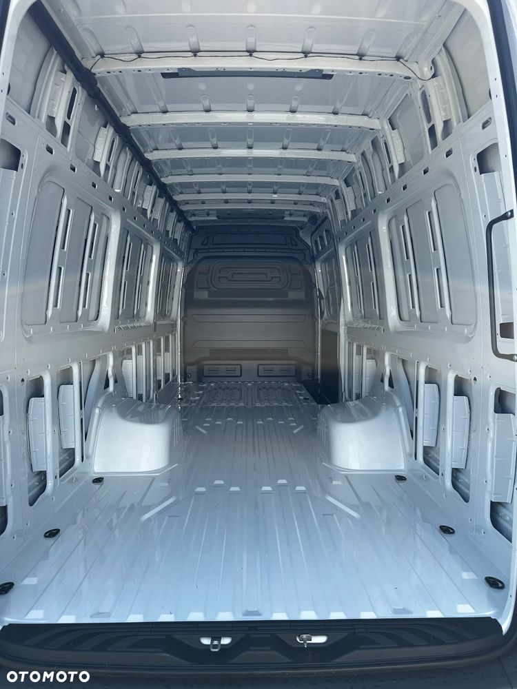 Mercedes-Benz Sprinter - 32