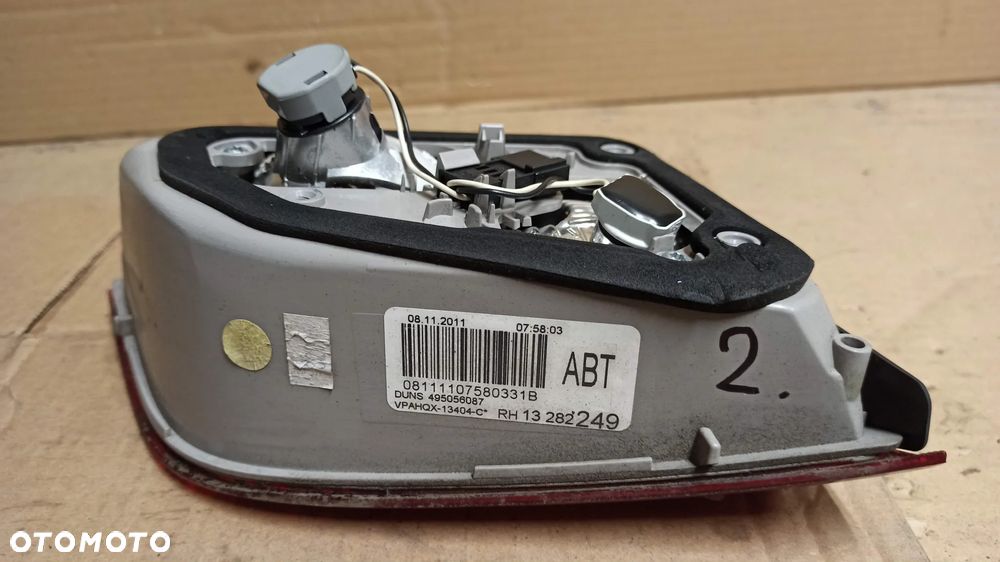 # LAMPA PRAWY TYŁ W KLAPĘ OPEL ASTRA J KOMBI nr 13282249 - 3