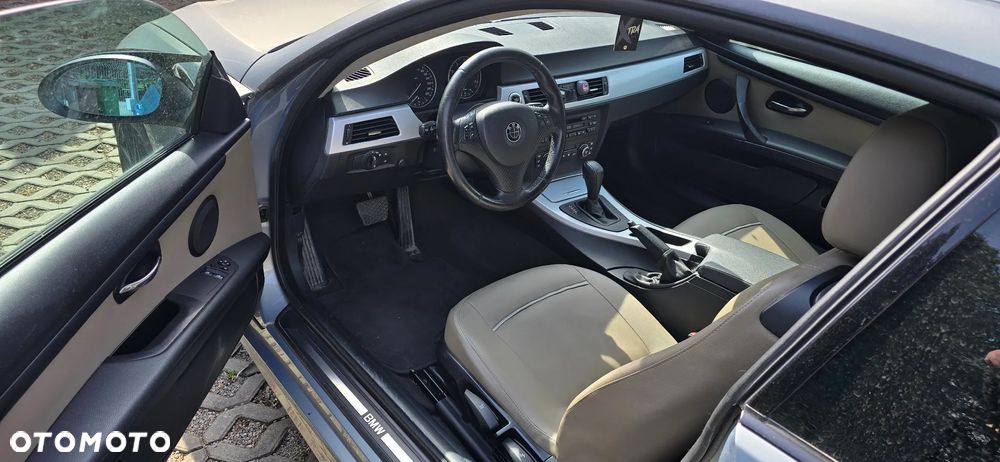 BMW Seria 3 320i - 5