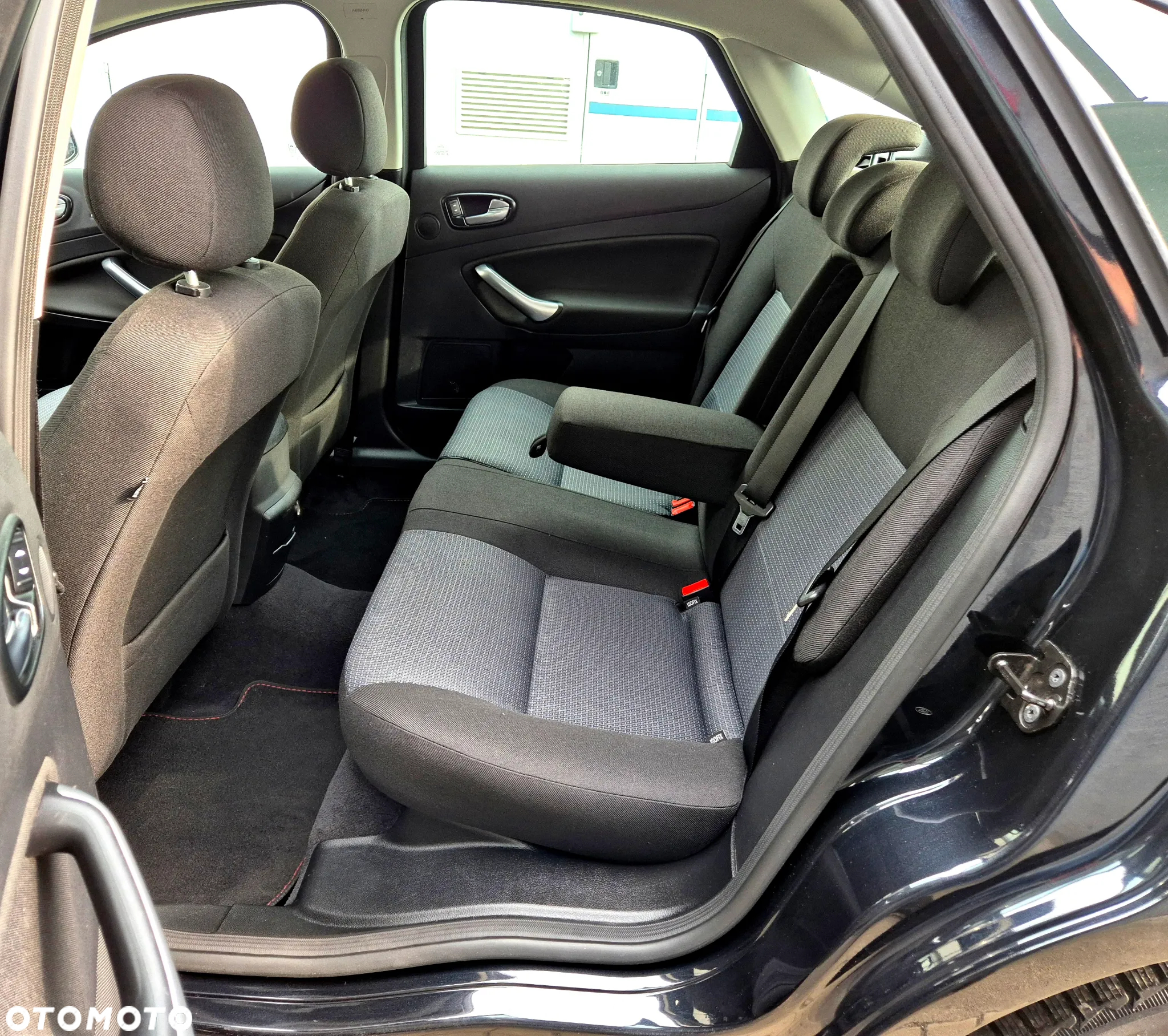 Ford Mondeo 1.6 Ghia - 17