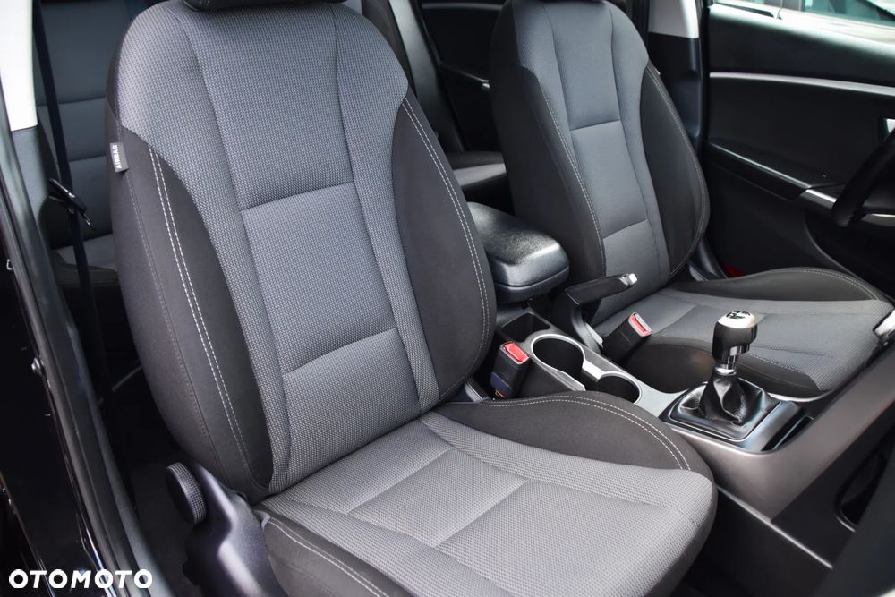 Hyundai i30 blue 1.6 CRDi Trend - 14