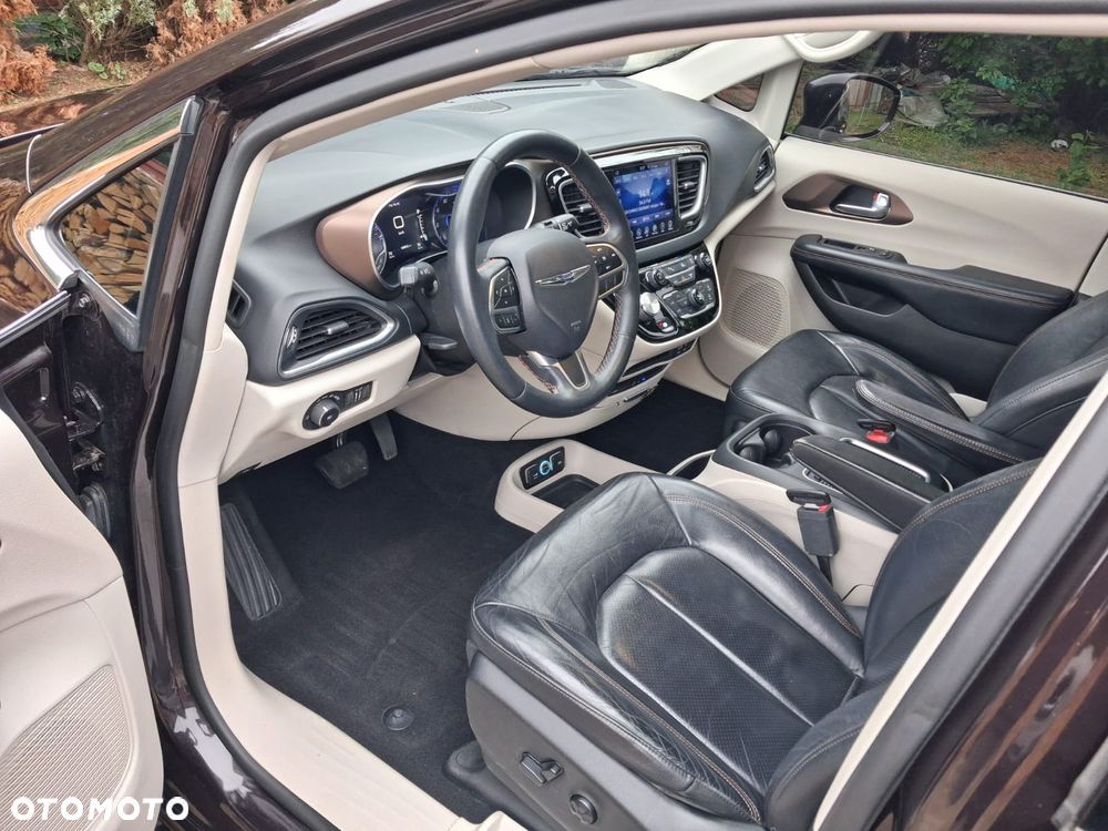 Chrysler Pacifica - 12