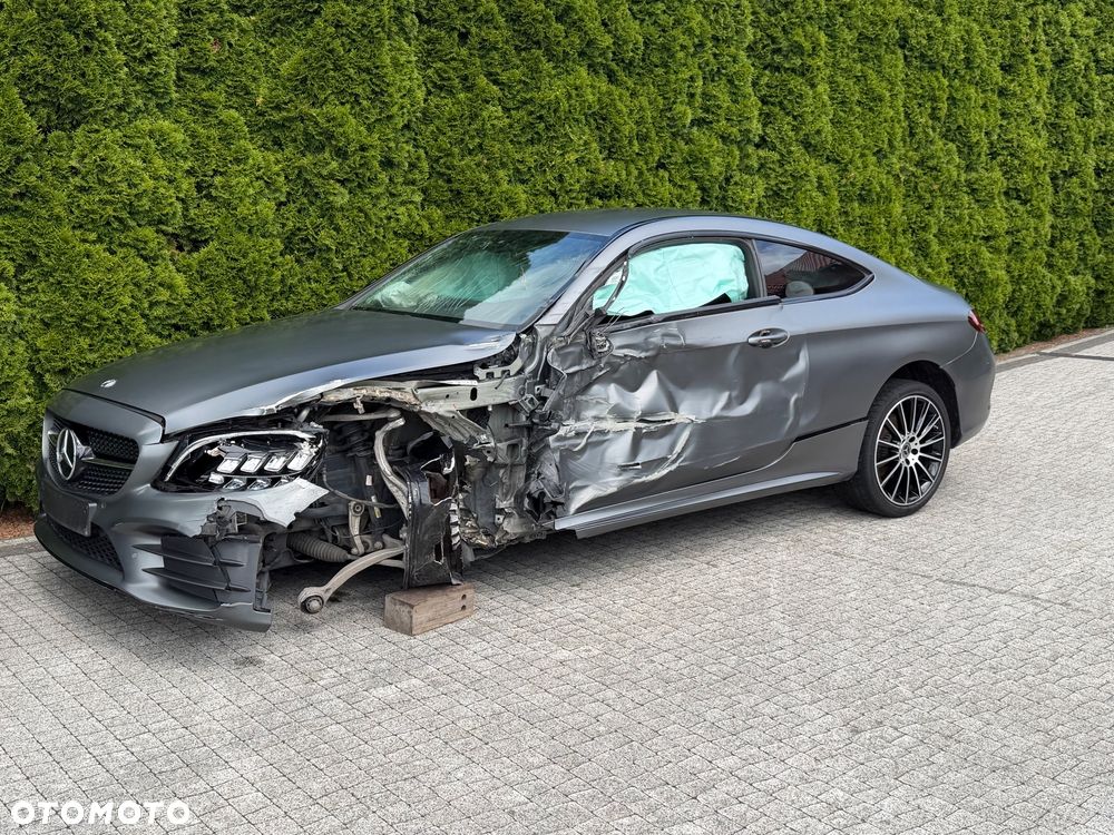 Mercedes-Benz Klasa C 200 4Matic 9G-TRONIC AMG Line - 8
