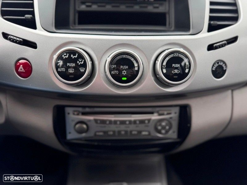 Mitsubishi L200 2.5 DI-D CD Invite AC 4WD - 27