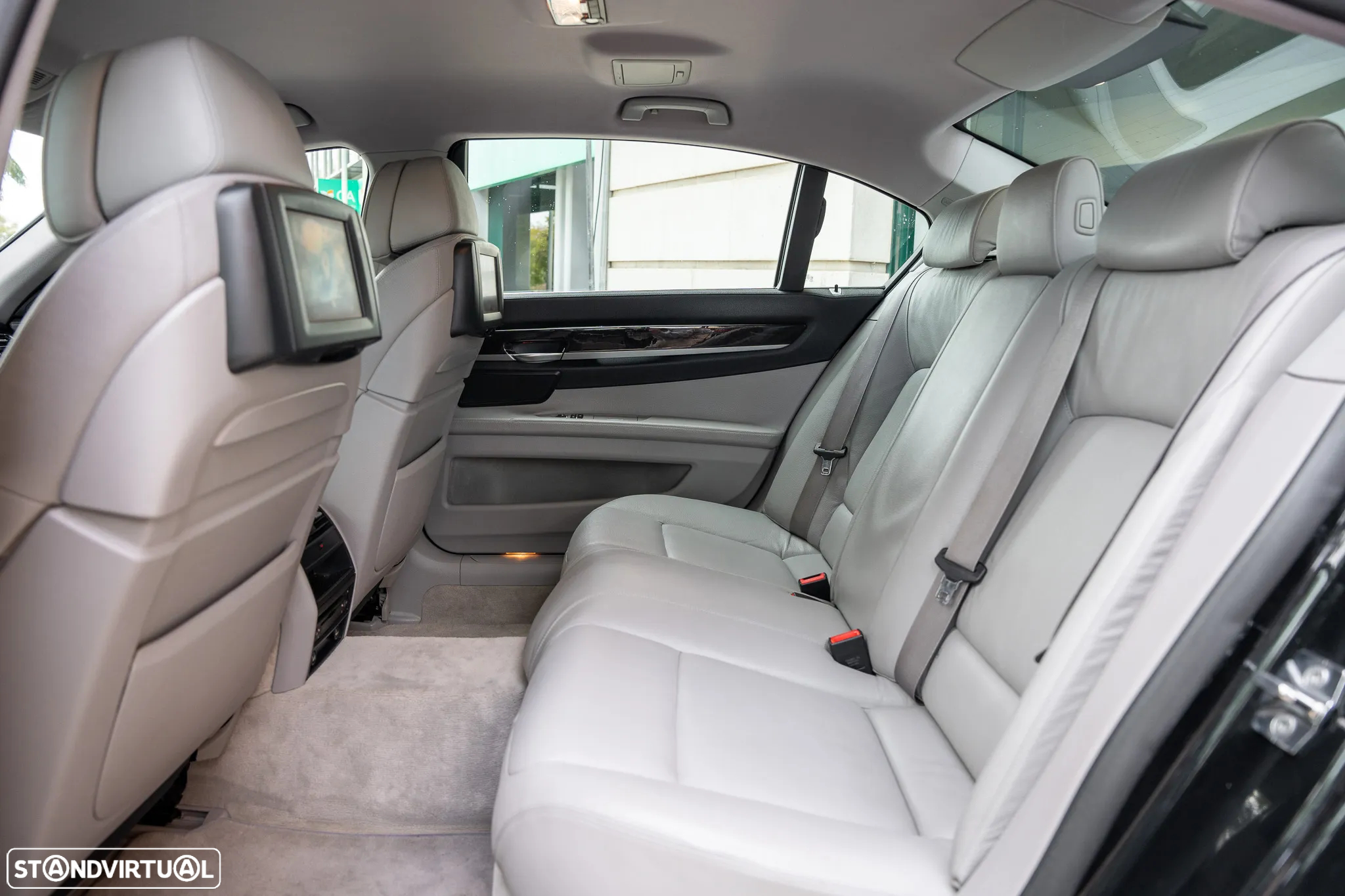 BMW 750 Li - 11
