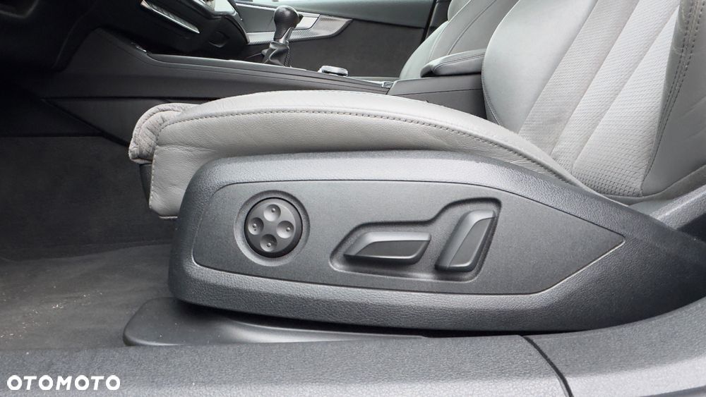 Audi A4 Limousine 2.0 TDI DPF clean diesel S line Sportpaket - 29