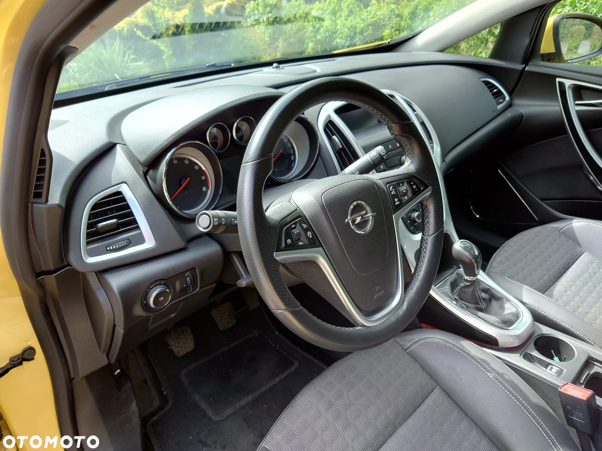 Opel Astra GTC 1.6 Turbo Edition - 17