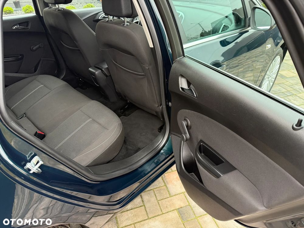 Opel Astra 1.4 Turbo Innovation - 23