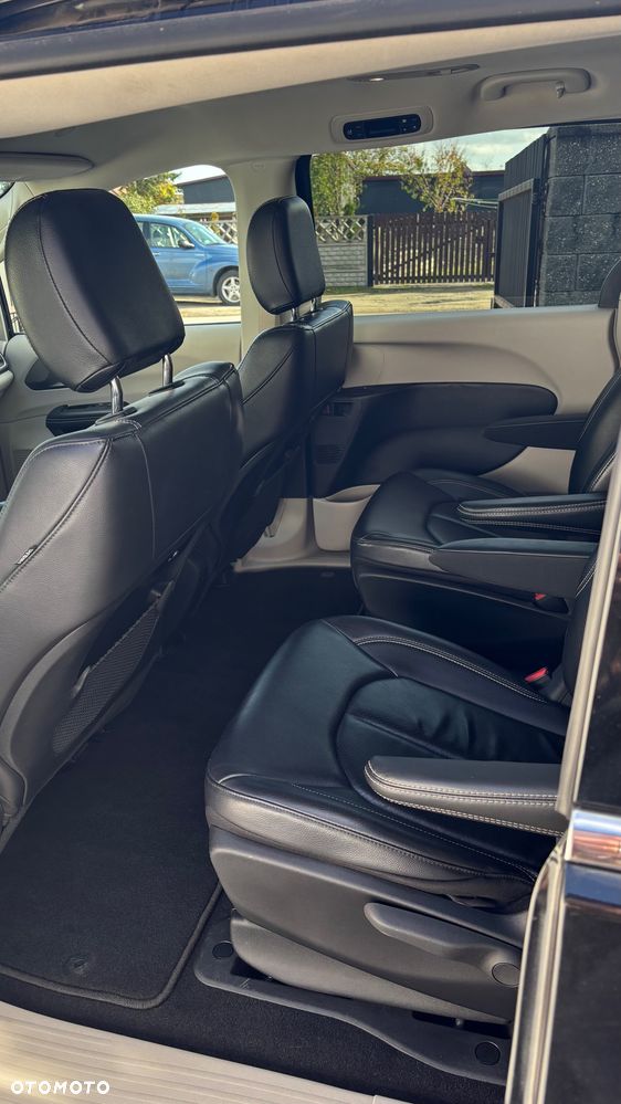 Chrysler Pacifica - 17