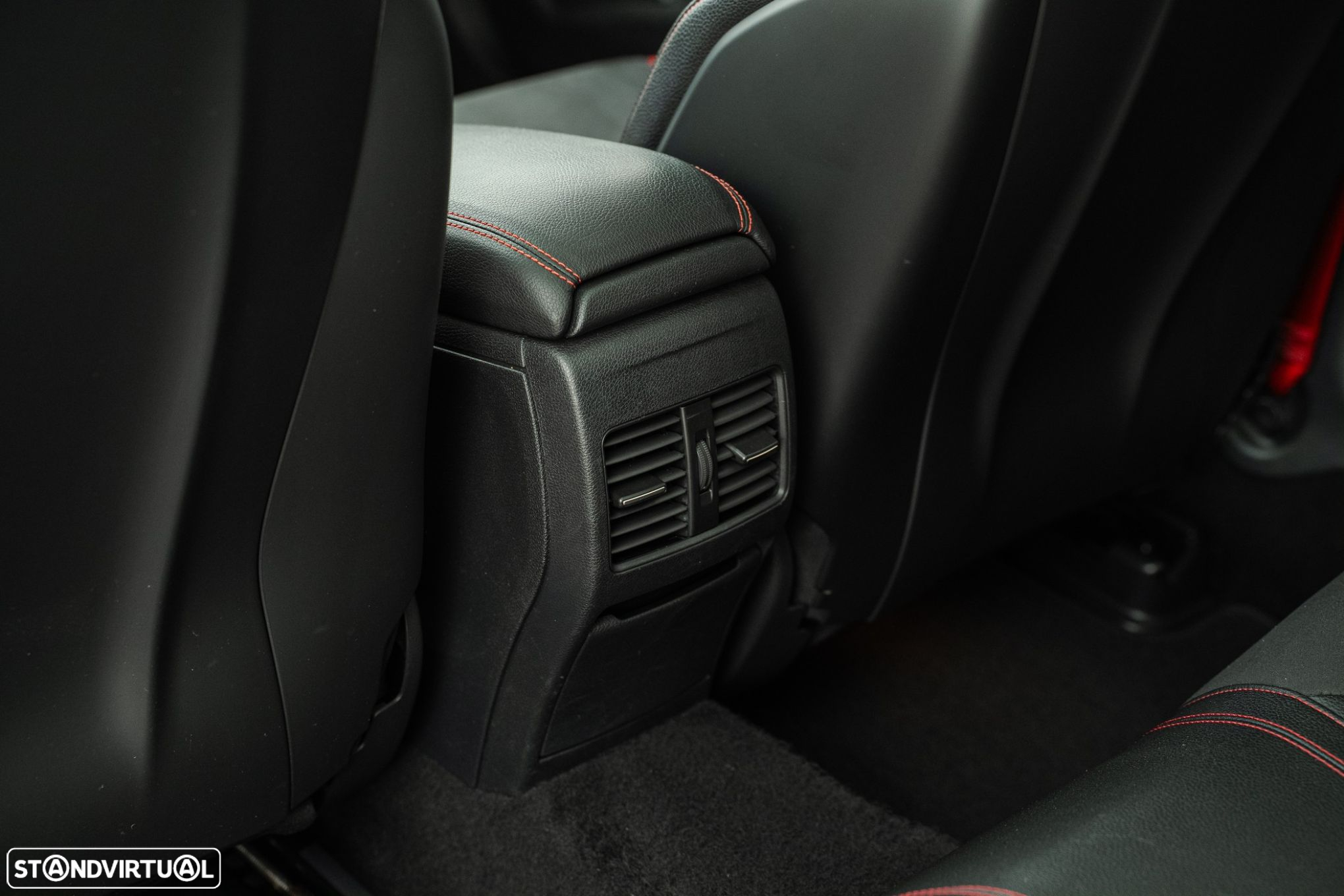 Mercedes-Benz GLA 45 AMG 4Matic 7G-DCT - 32