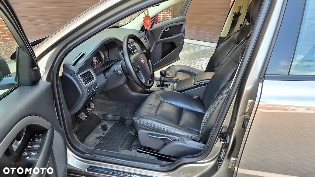 Volvo XC 70 D5 AWD Momentum - 5