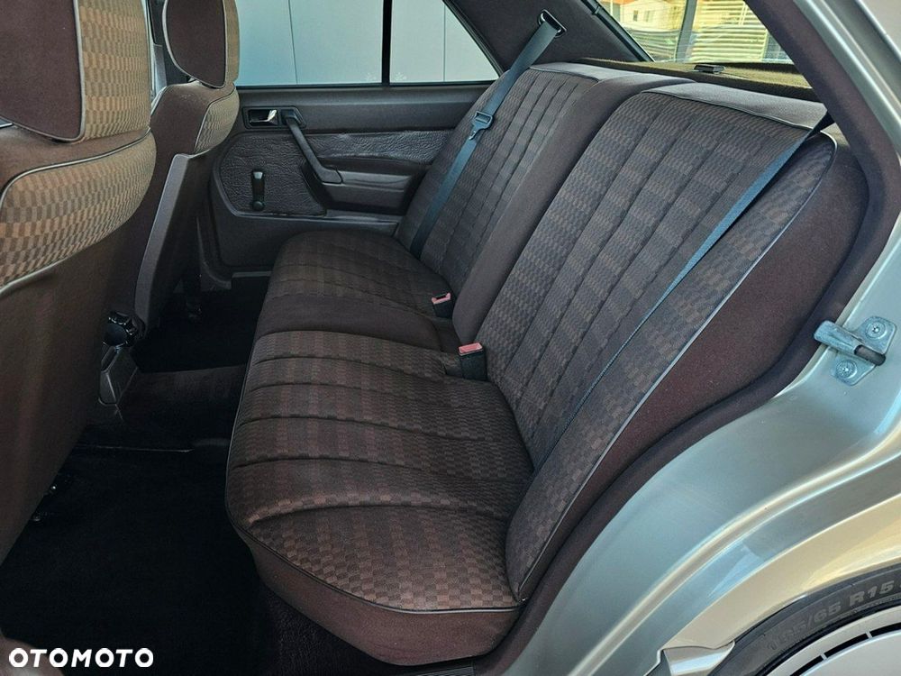 Mercedes-Benz W201 (190) - 22