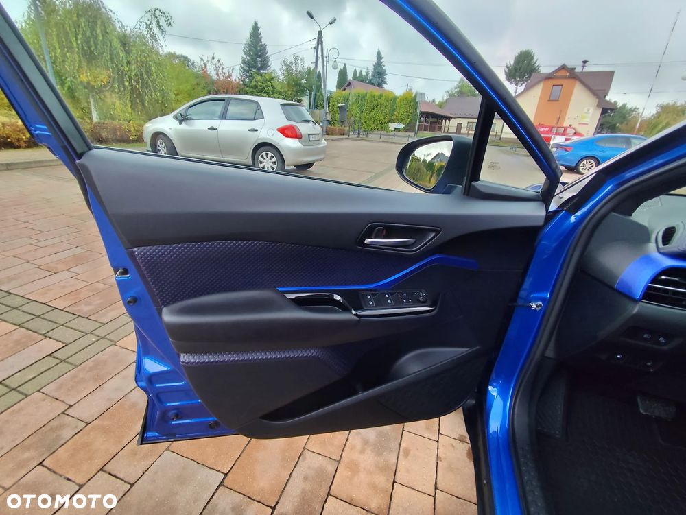 Toyota C-HR Hybrid Style Selection - 16