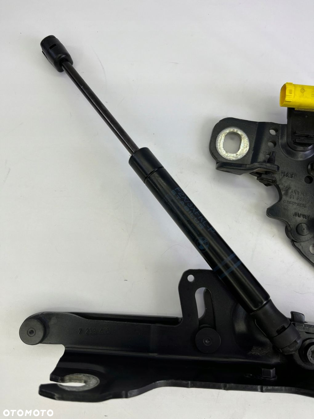 ZAWIAS MASKI LEWY B39 NABÓJ PIROTECHNICZNY BMW GT F34 OE 7259691 OE 7239415 - 3