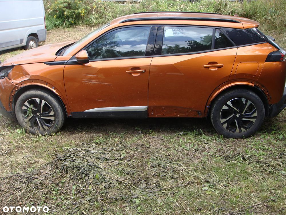 Peugeot 2008 PureTech 130 EAT8 Allure - 5