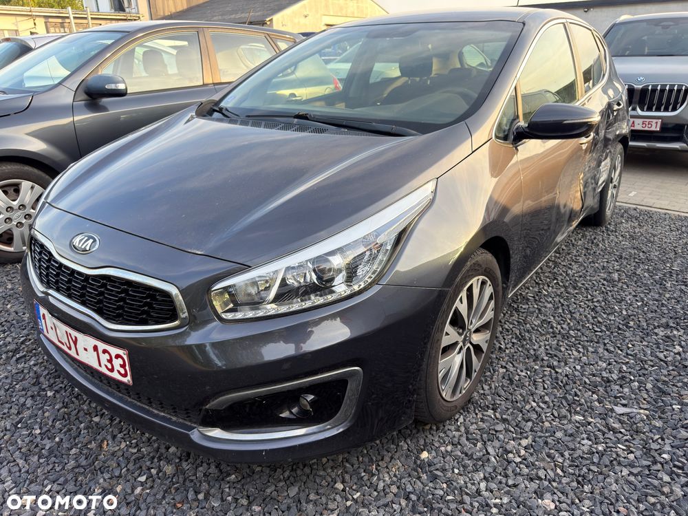 Kia Ceed 1.4 CVVT UEFA EURO 2016 - 6