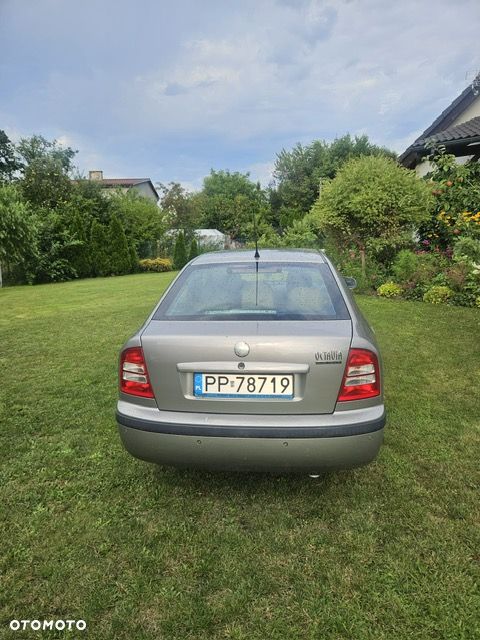 Skoda Octavia 1.6 Tour - 8