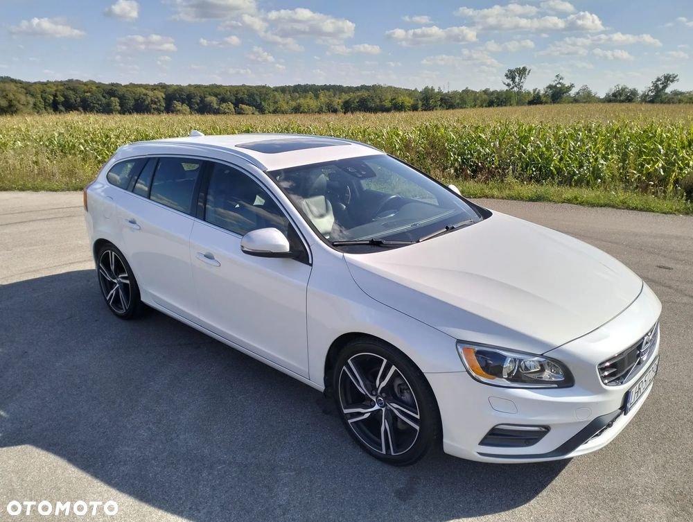 Volvo V60 T6 AWD Drive-E R-Design Momentum - 11