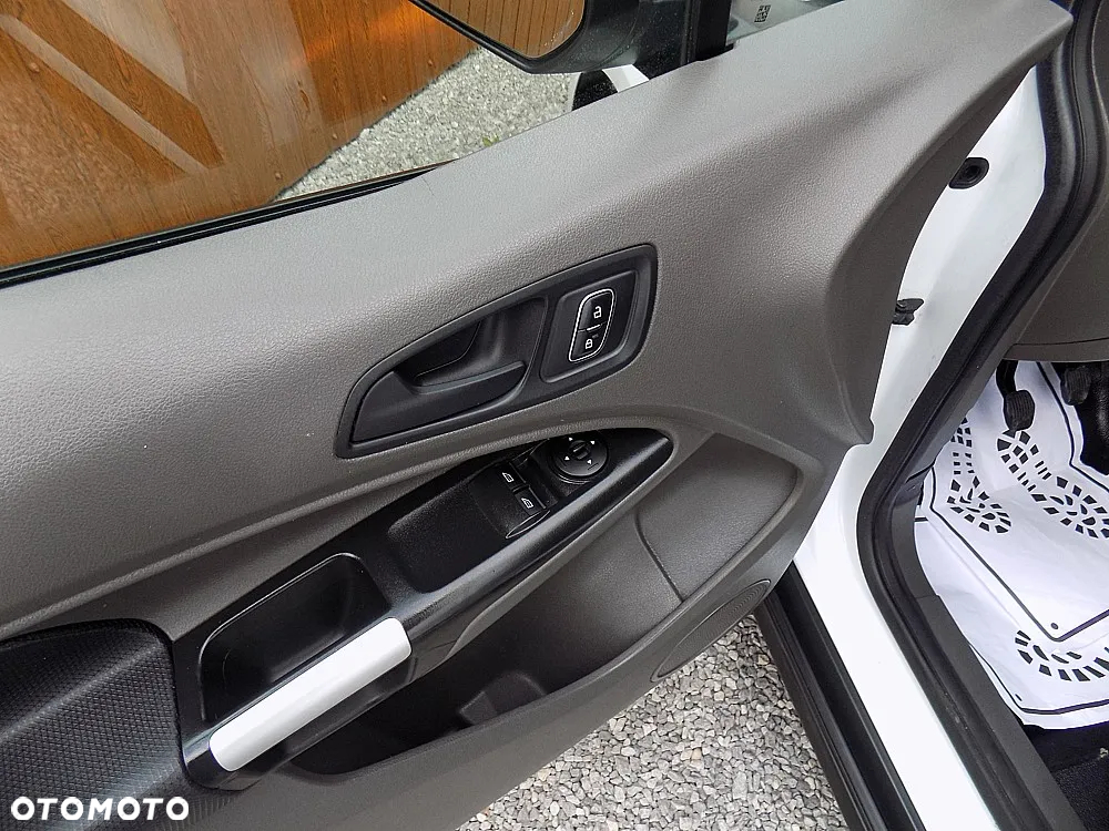 Ford Transit Connect - 8