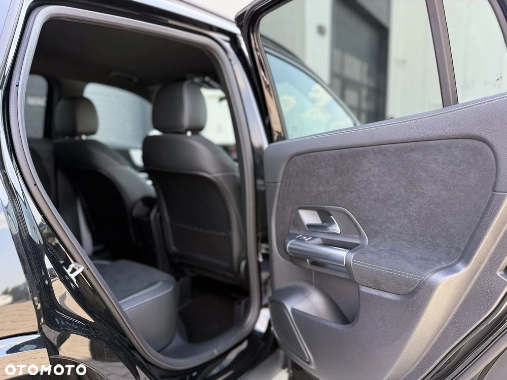 Mercedes-Benz GLA - 25