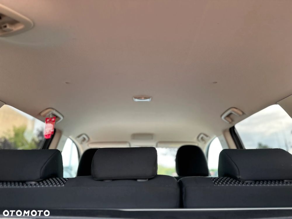 Mitsubishi Outlander 2.0 2WD SUV-Star - 26