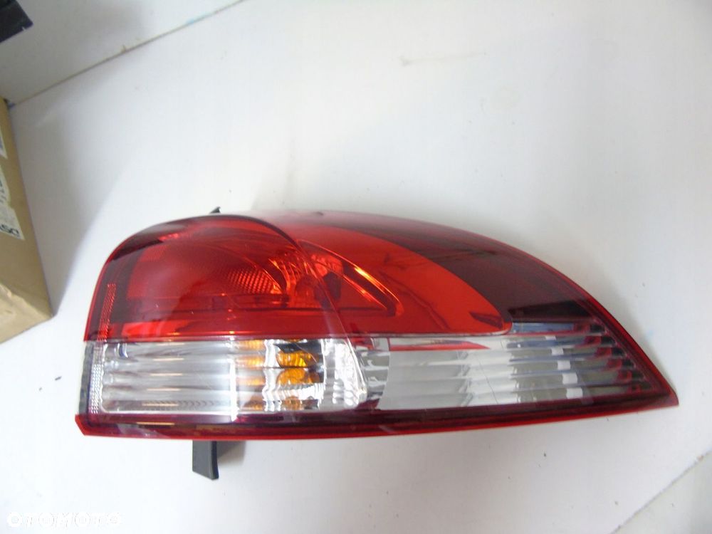 Renault Clio IV kombi lampa tylna 265507408R - 1