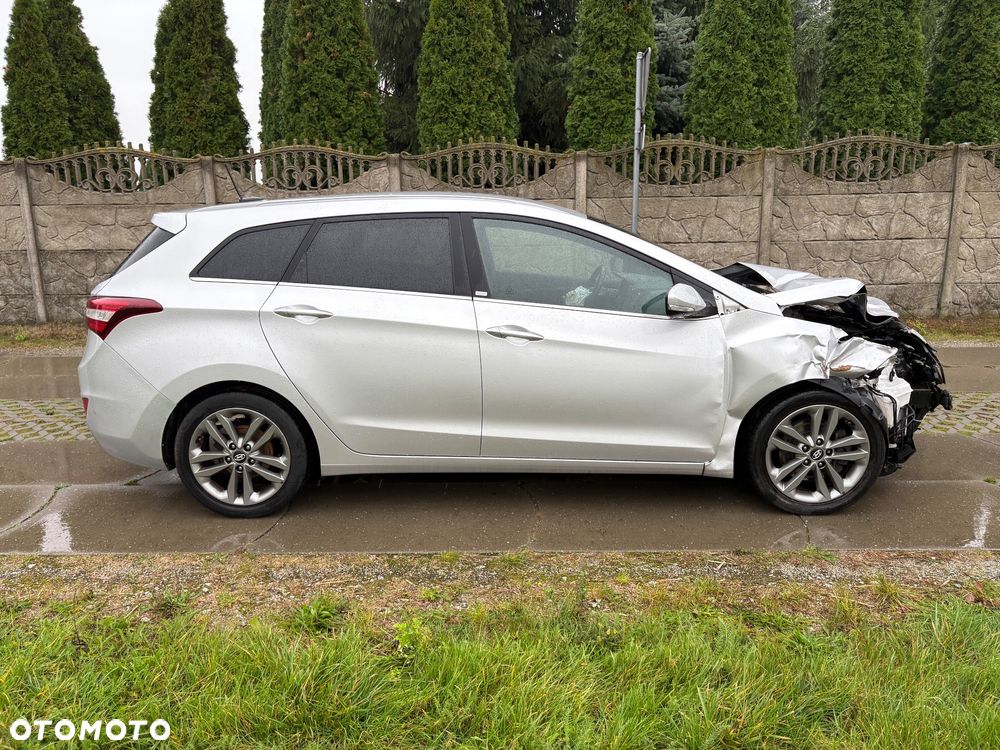 Hyundai i30 blue 1.6 CRDi Passion - 8