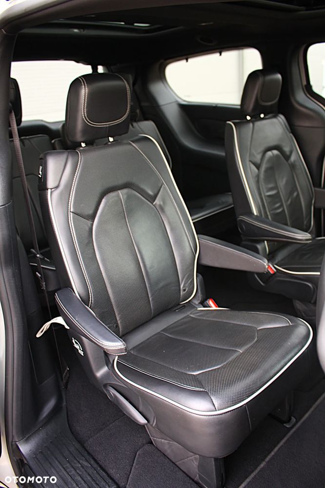 Chrysler Pacifica - 21