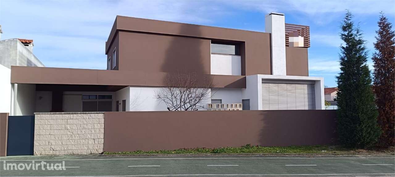 Moradia T4 Isolada na Urbanização do Bonito – Entroncamento - Grande imagem: 2/53