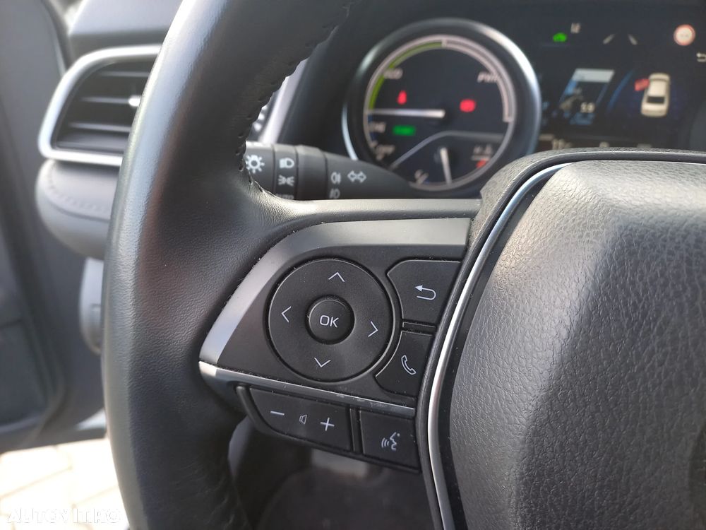 Toyota Camry 2.5 Hybrid Business - 17