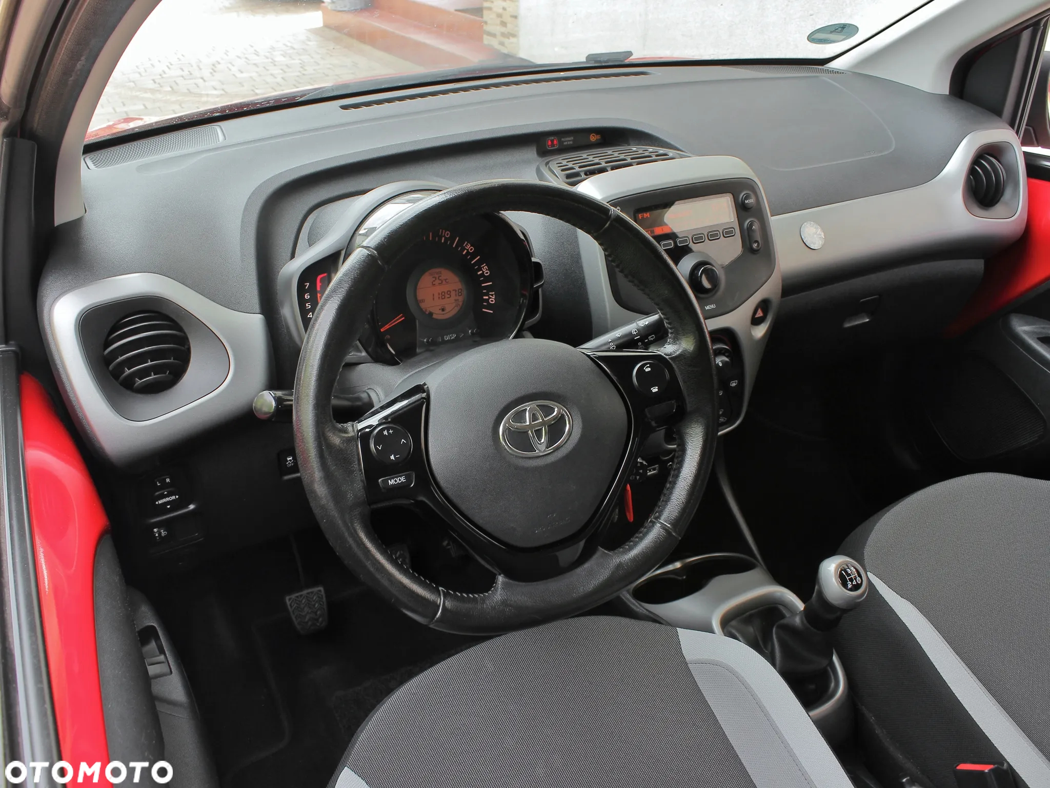 Toyota Aygo x-play - 16
