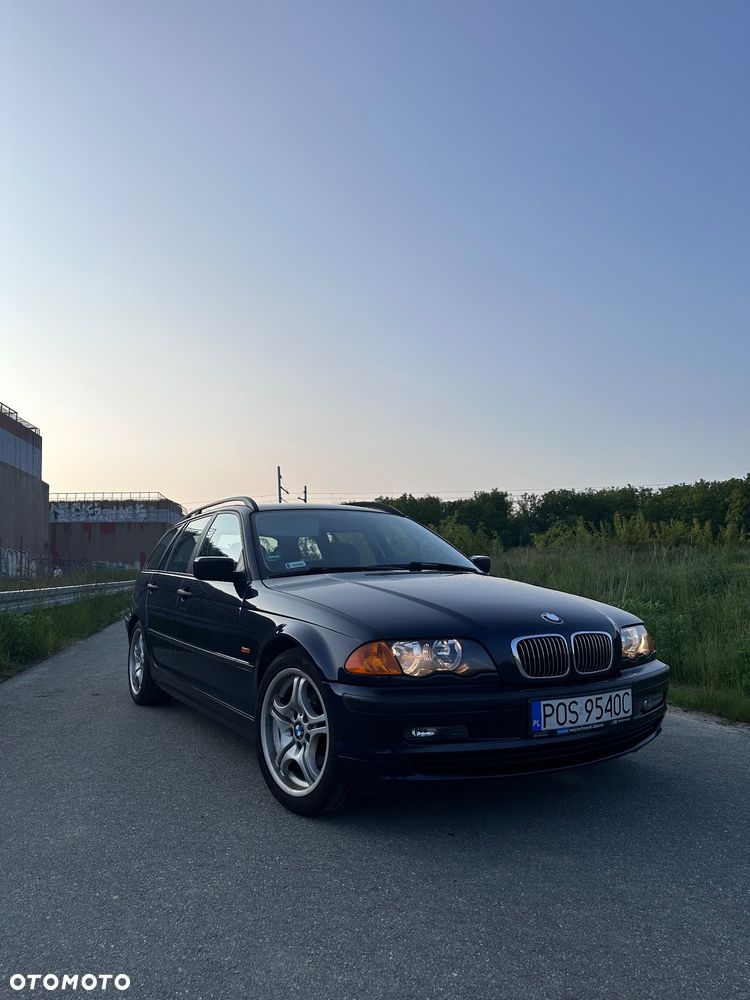 BMW Seria 3 318i - 1